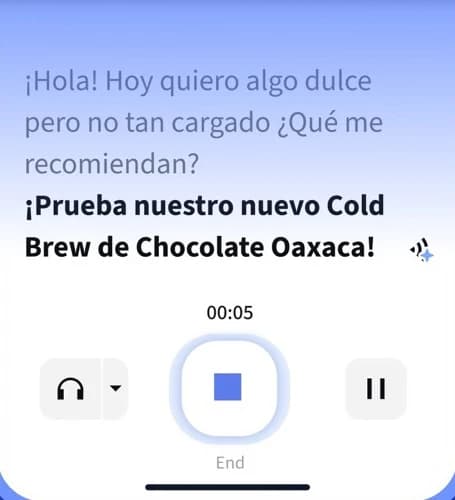 Interfaccia di conversazione dell’app Owll Translator con un esempio di scambio in spagnolo e comandi di riproduzione